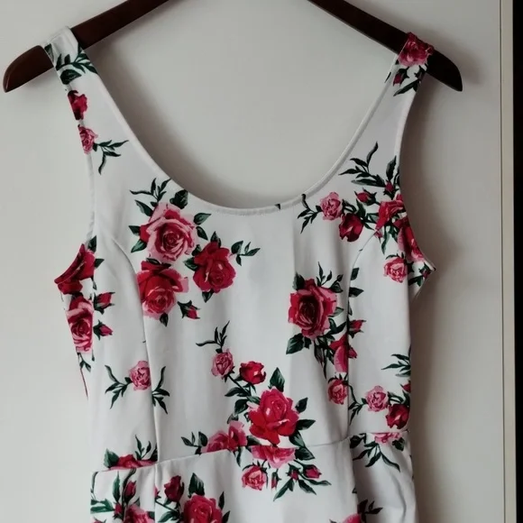 Floral dress by Divided ( H &M ) size 12 - Picture 2 of 6